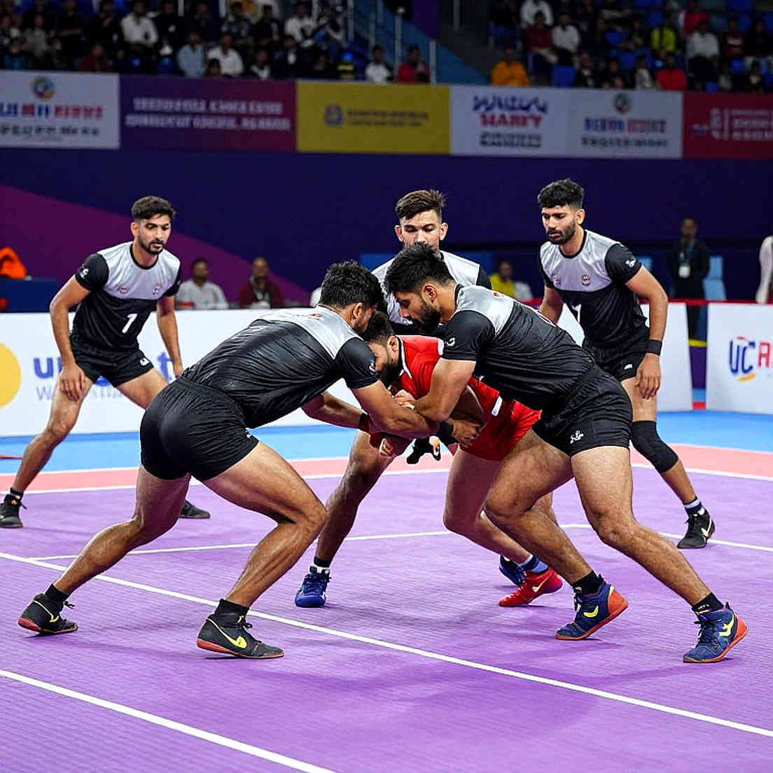 পাওয়ান সেহরাওয়াত শুরুর সাতে নেই: ভারত-ইরান ফাইনালের আগে যে প্রশ্নটা কেউ তুলছে না