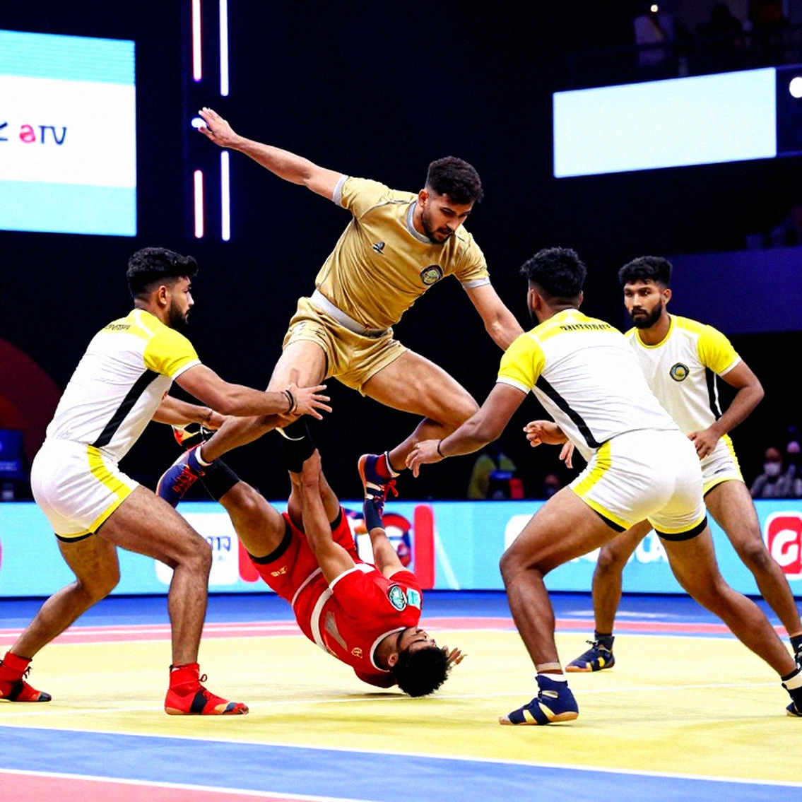 কাবাডির নিলাম ভুল জিনিস কিনছে: দাম ওঠে রেইড পয়েন্টে, ম্যাচ শেষ হয় কোভার-চেইনে